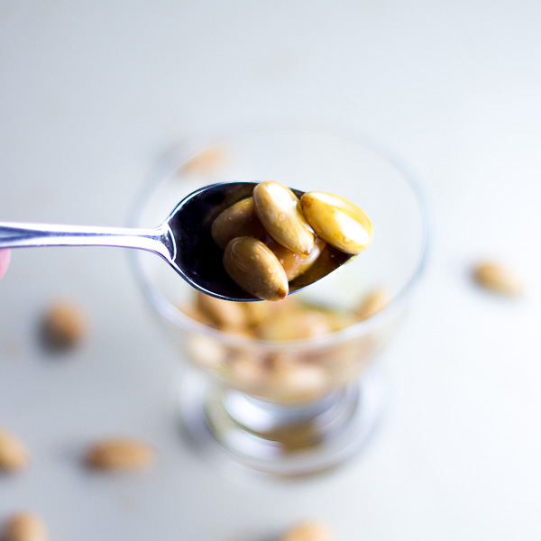 Almonds and Honey is the easiest Greek dessert you can make, and it also comes with some health benefits 